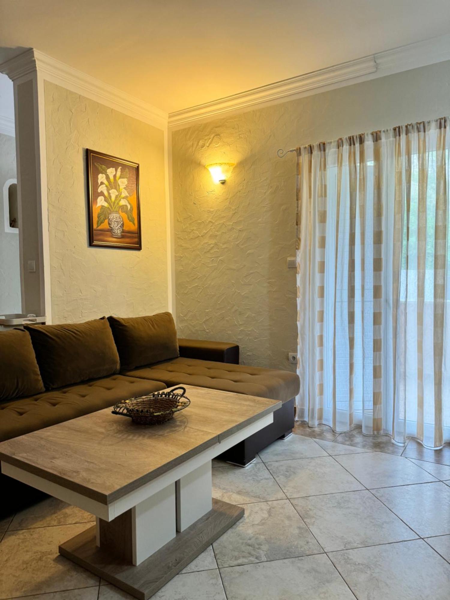 Carine Garden Apartment ริซาน ภายนอก รูปภาพ
